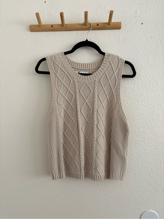 Sweaters - Hollister Beige Cable Knit Sleeveless Sweater Tank